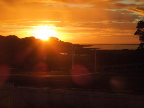 Raglan, walk to harbour and town, garden views